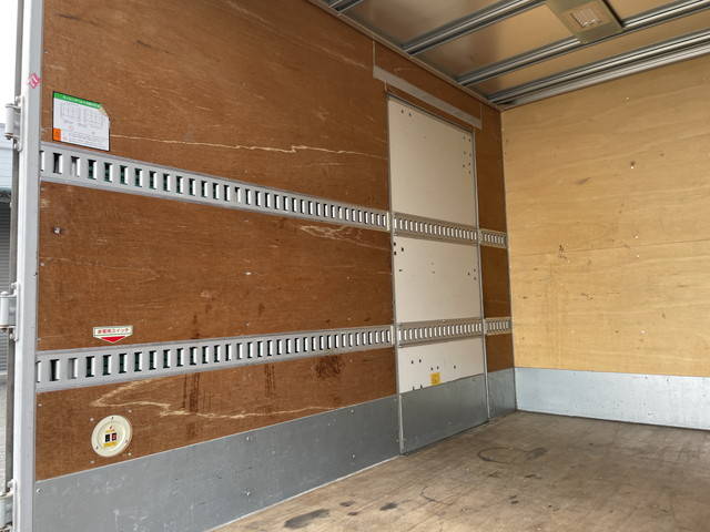 三菱ふそうキャンターアルミバン小型（2t・3t）[写真12]