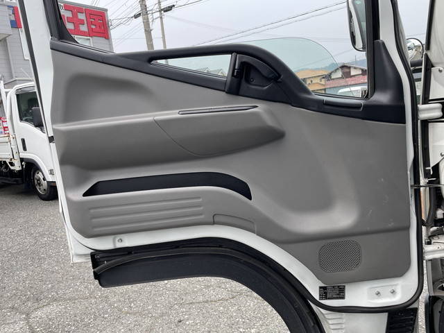 三菱ふそうキャンターアルミバン小型（2t・3t）[写真29]