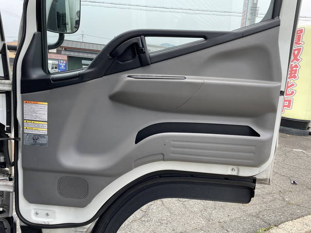 三菱ふそうキャンターアルミバン小型（2t・3t）[写真30]