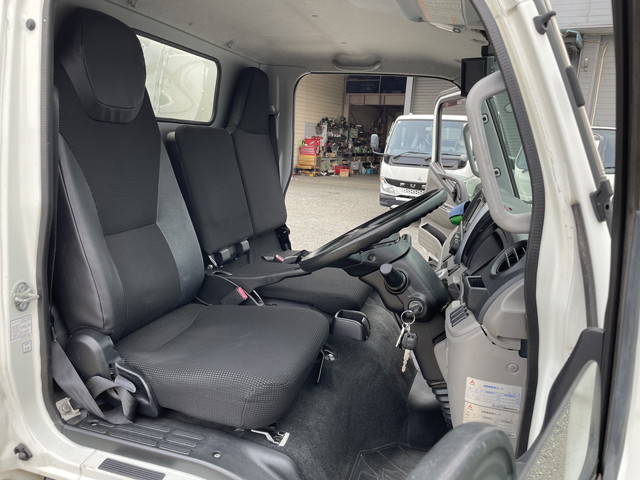 三菱ふそうキャンターアルミバン小型（2t・3t）[写真32]