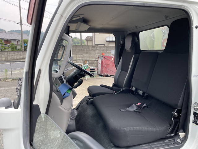 三菱ふそうキャンターアルミバン小型（2t・3t）[写真33]