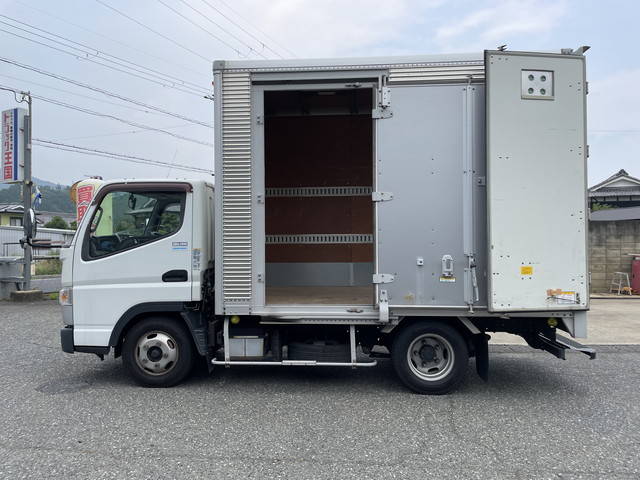 三菱ふそうキャンターアルミバン小型（2t・3t）[写真06]