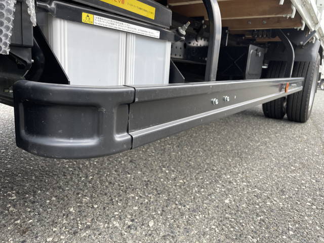 三菱ふそうキャンター平ボディ小型（2t・3t）[写真17]