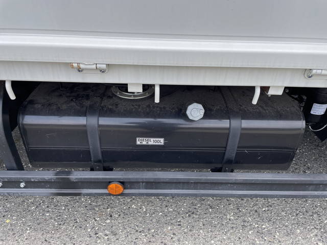 三菱ふそうキャンター平ボディ小型（2t・3t）[写真18]