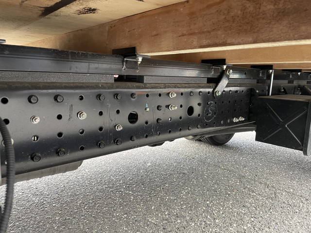 三菱ふそうキャンター平ボディ小型（2t・3t）[写真22]