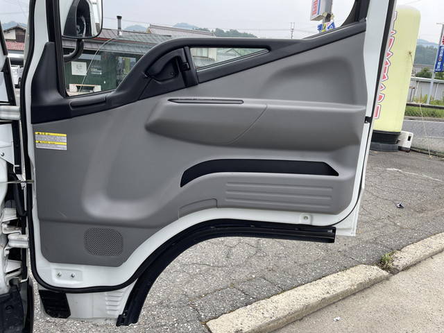 三菱ふそうキャンター平ボディ小型（2t・3t）[写真26]