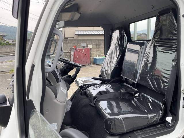三菱ふそうキャンター平ボディ小型（2t・3t）[写真27]