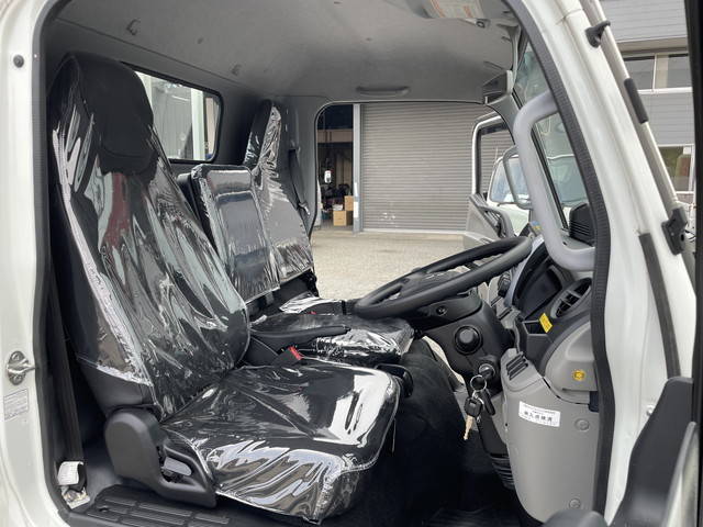 三菱ふそうキャンター平ボディ小型（2t・3t）[写真28]