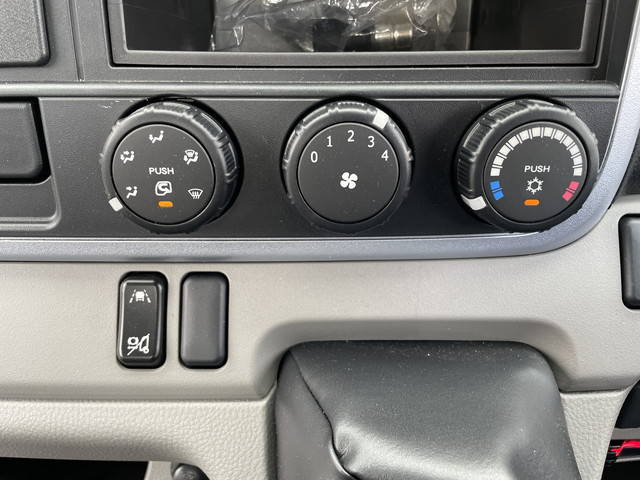 三菱ふそうキャンター平ボディ小型（2t・3t）[写真37]