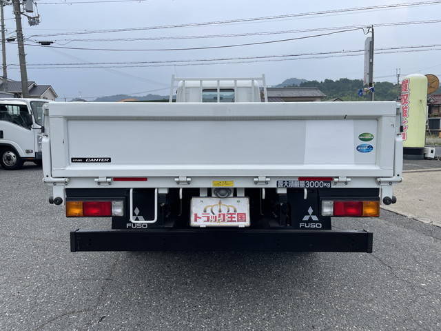 三菱ふそうキャンター平ボディ小型（2t・3t）[写真09]