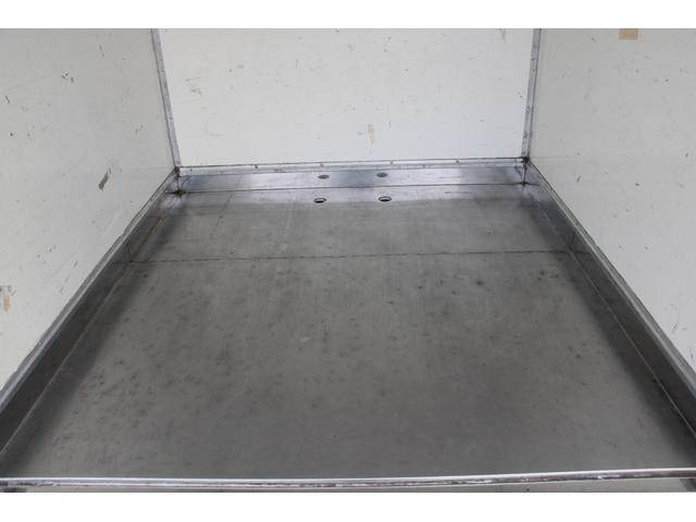 いすゞエルフ冷凍車（冷蔵車）小型（2t・3t）[写真17]