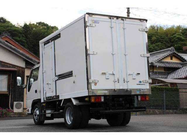 いすゞエルフ冷凍車（冷蔵車）小型（2t・3t）[写真02]