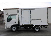 いすゞエルフ冷凍車（冷蔵車）小型（2t・3t）[写真05]