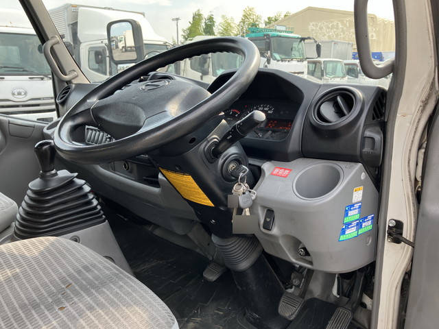 日野デュトロ冷凍車（冷蔵車）小型（2t・3t）[写真34]