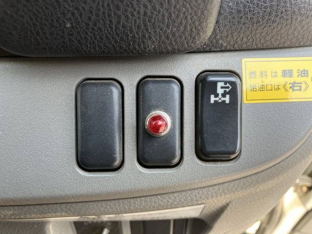 三菱ふそうキャンタークレーン4段小型（2t・3t）[写真39]