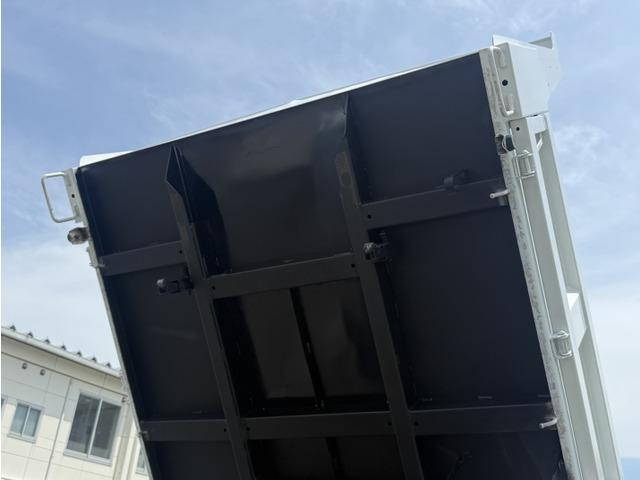 三菱ふそうキャンターダンプ小型（2t・3t）[写真20]