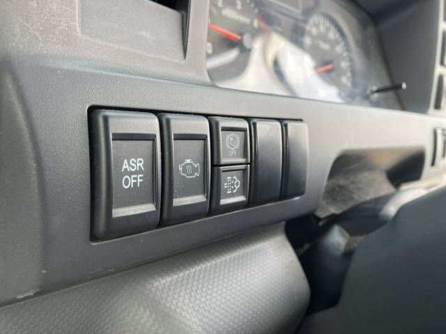 いすゞエルフクレーン3段小型（2t・3t）[写真38]