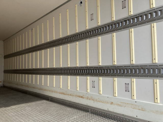 いすゞフォワード冷凍車（冷蔵車）中型（4t）[写真15]