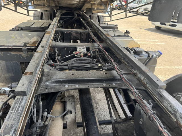 いすゞギガセルフローダー大型（10t）[写真18]