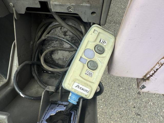 いすゞエルフ平ボディ小型（2t・3t）[写真11]