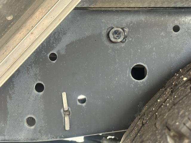 いすゞエルフ平ボディ小型（2t・3t）[写真14]