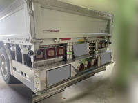 三菱ふそうキャンターガッツ平ボディ小型（2t・3t）[写真10]