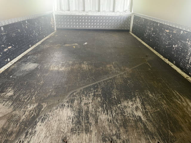 三菱ふそうキャンターガッツ平ボディ小型（2t・3t）[写真12]