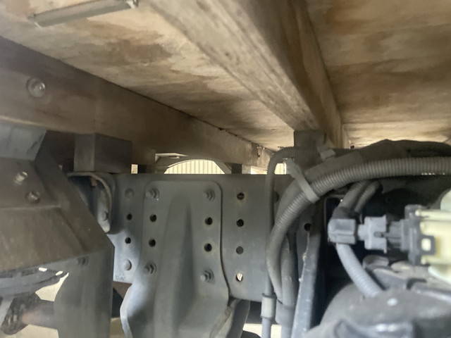 三菱ふそうキャンターガッツ平ボディ小型（2t・3t）[写真16]