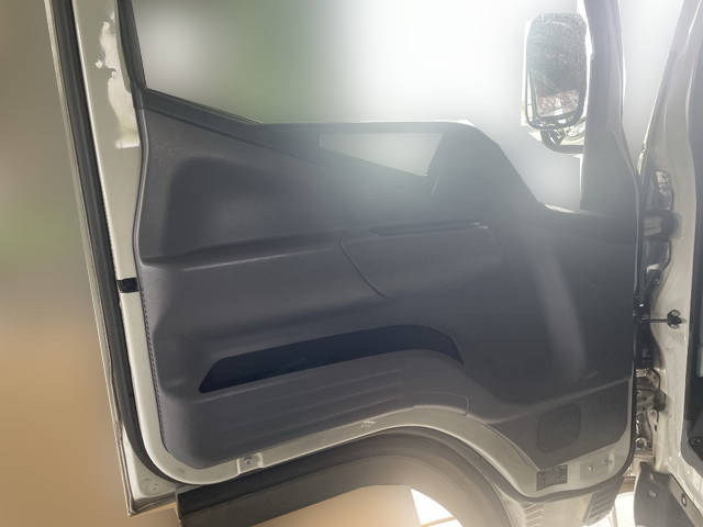 三菱ふそうキャンターガッツ平ボディ小型（2t・3t）[写真24]