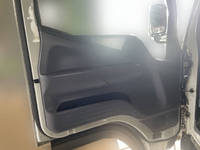 三菱ふそうキャンターガッツ平ボディ小型（2t・3t）[写真24]