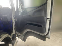 三菱ふそうキャンターガッツ平ボディ小型（2t・3t）[写真25]