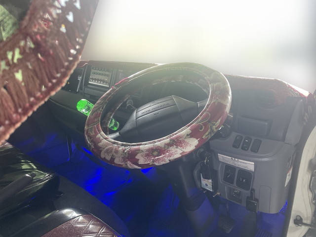 三菱ふそうキャンターガッツ平ボディ小型（2t・3t）[写真29]