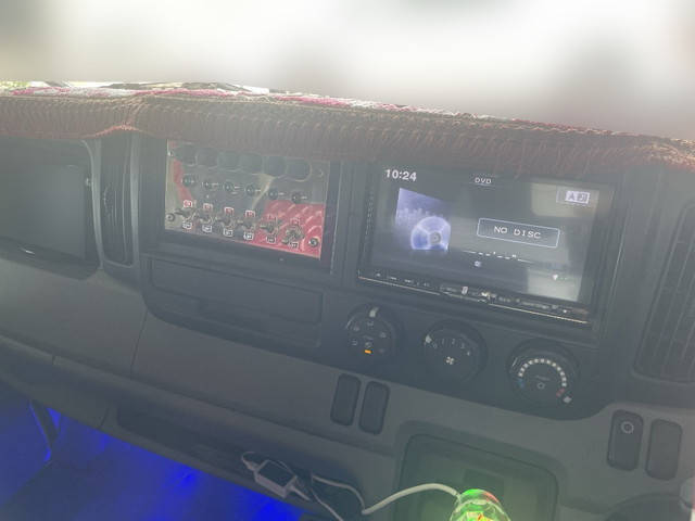 三菱ふそうキャンターガッツ平ボディ小型（2t・3t）[写真36]