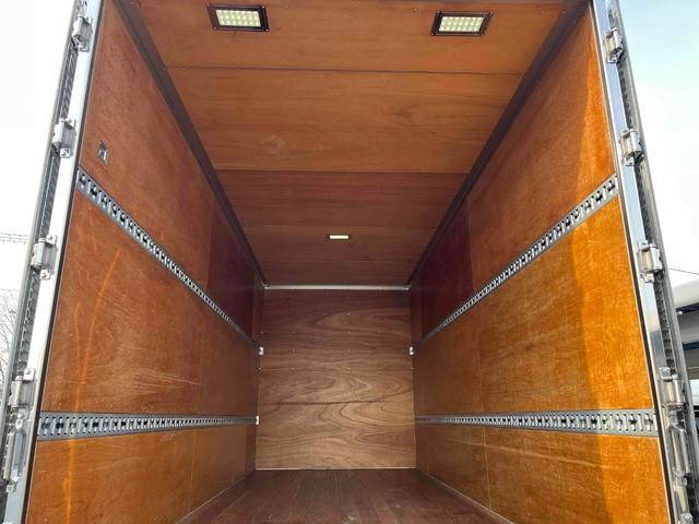 三菱ふそうキャンターアルミバン小型（2t・3t）[写真18]