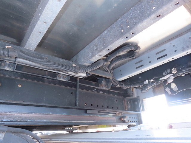 UDトラックスクオンアルミウイング大型（10t）[写真11]