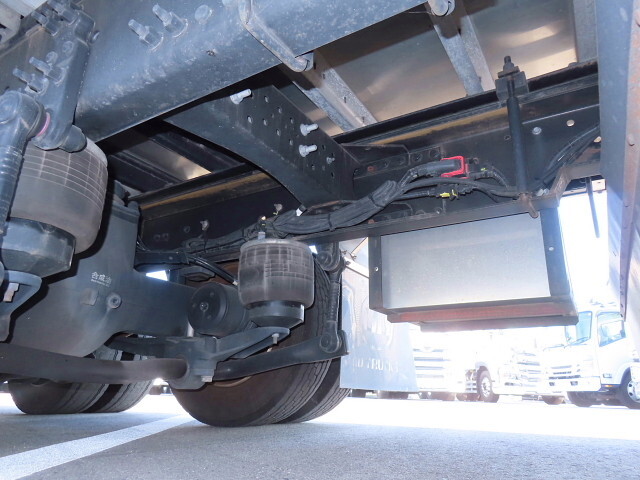 UDトラックスクオンアルミウイング大型（10t）[写真12]