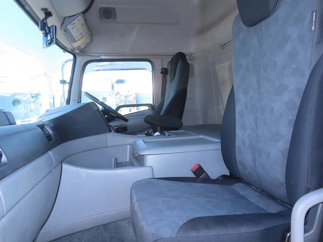 UDトラックスクオンアルミウイング大型（10t）[写真21]