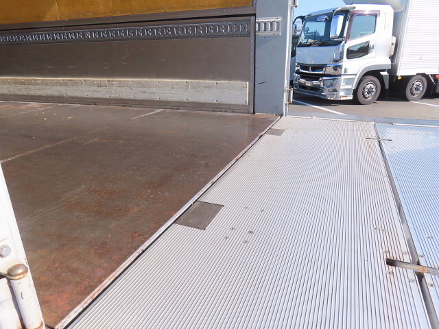 UDトラックスクオンアルミウイング大型（10t）[写真32]