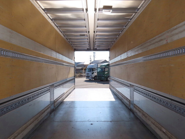 UDトラックスクオンアルミウイング大型（10t）[写真33]