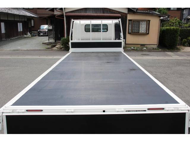 トヨタトヨエース平ボディ小型（2t・3t）[写真14]