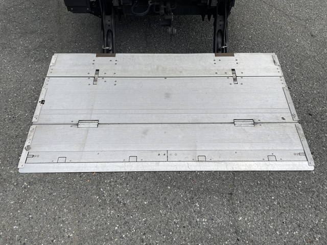 いすゞエルフアルミバン小型（2t・3t）[写真20]