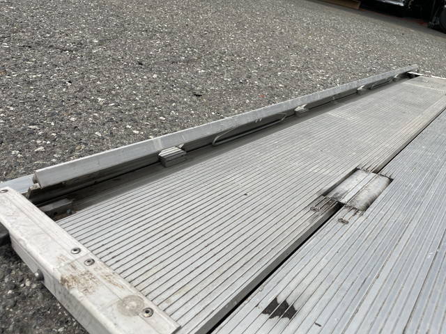 いすゞエルフアルミバン小型（2t・3t）[写真21]