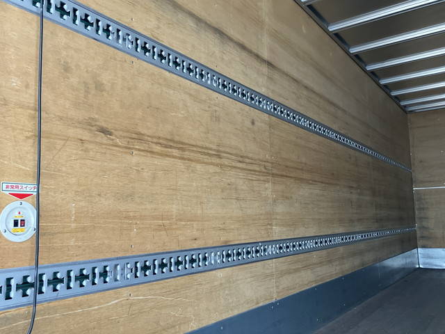 いすゞフォワードアルミバン中型（4t）[写真13]