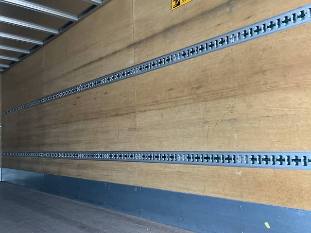 いすゞフォワードアルミバン中型（4t）[写真14]