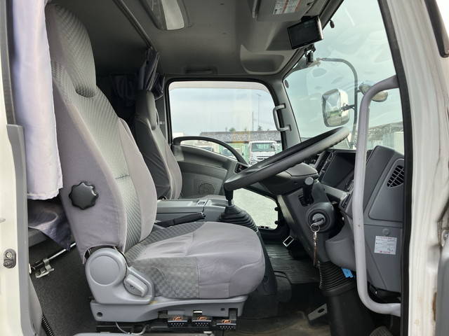 いすゞフォワードアルミバン中型（4t）[写真32]