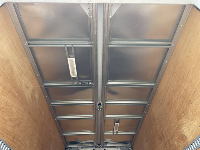 三菱ふそうキャンターアルミウイング小型（2t・3t）[写真11]