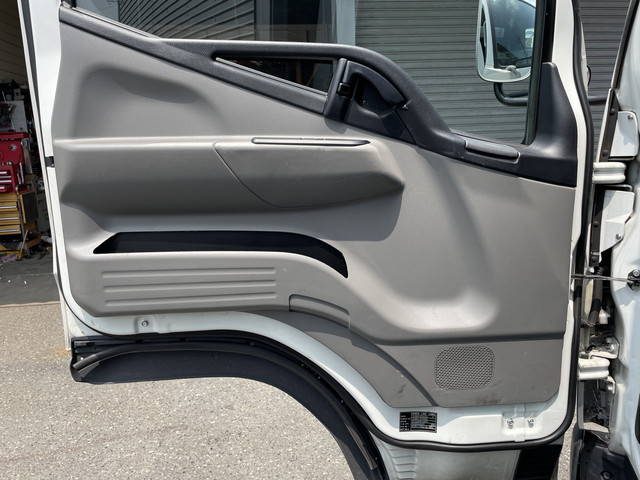 三菱ふそうキャンターアルミウイング小型（2t・3t）[写真28]