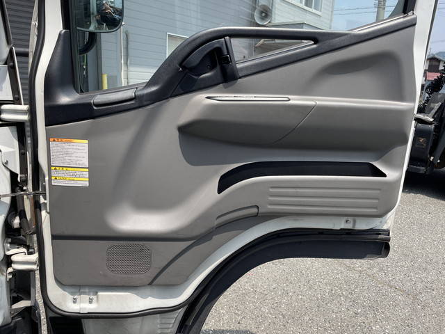 三菱ふそうキャンターアルミウイング小型（2t・3t）[写真29]