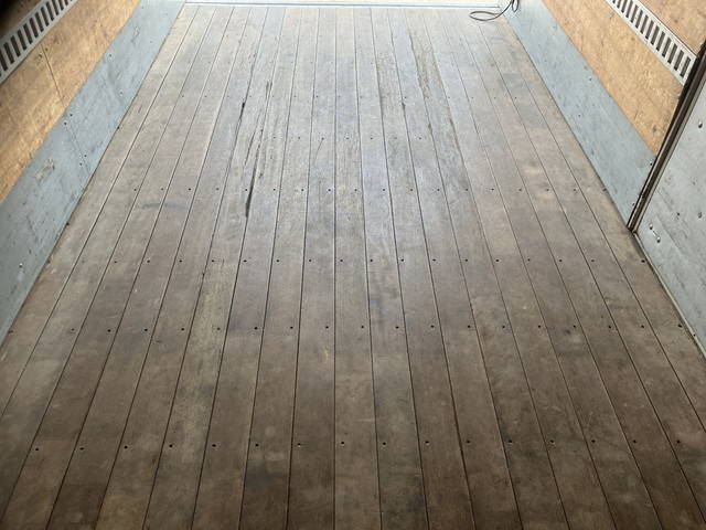 日野デュトロバン小型（2t・3t）[写真20]