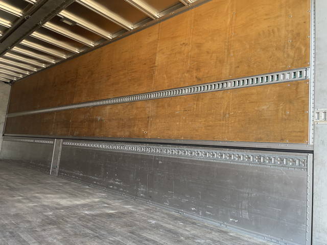 UDトラックスクオンアルミウイング大型（10t）[写真13]